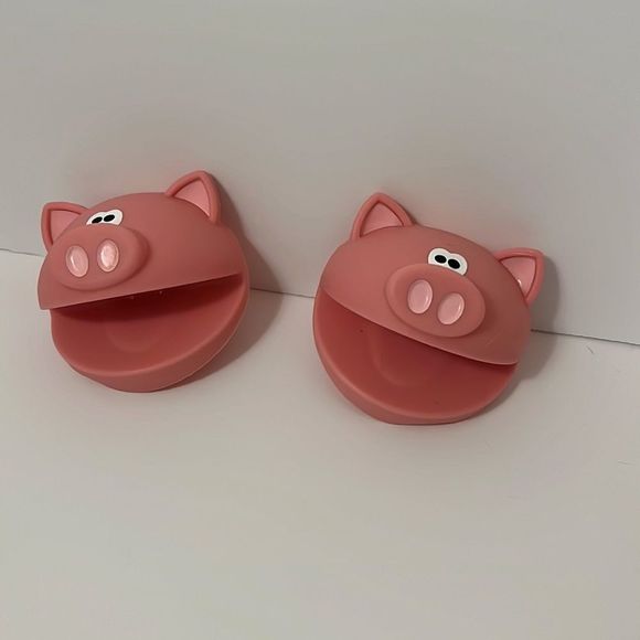 ⭐️3/$15 Pig kitchen bundle - Picture 5 of 7